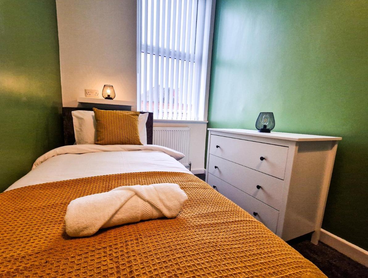 Apartment Modern 2 Bedroom Flat County Rd *