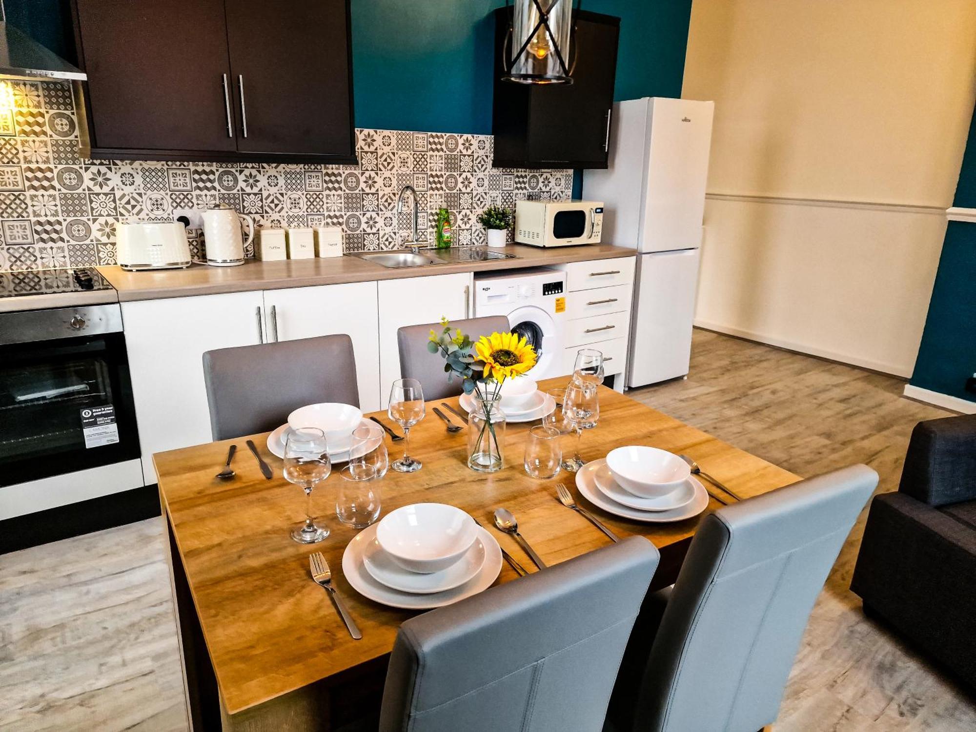 Modern 2 Bedroom Flat County Rd *